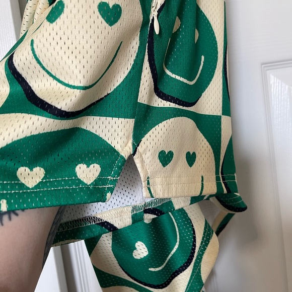 Green Creem Smiley Athletic Gym Shorts - Large 4" - Picture 9 of 9